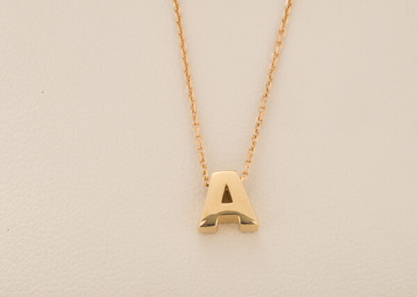 Collana con lettera