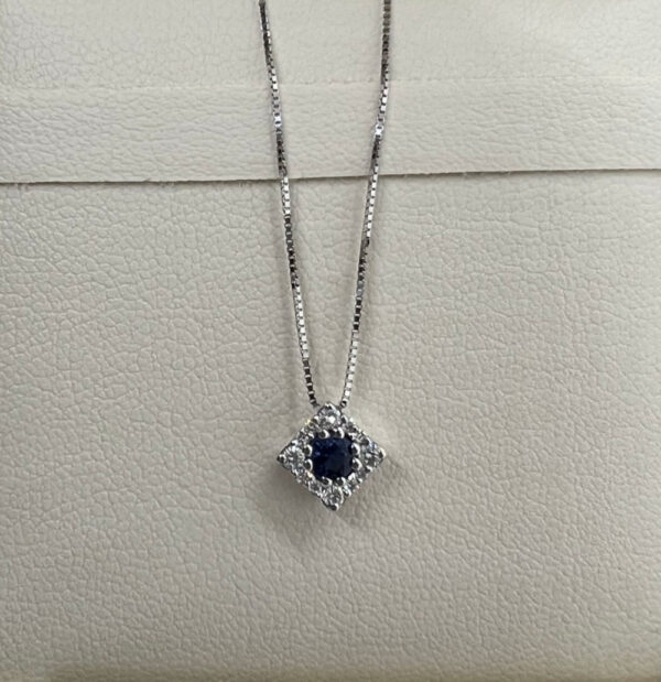 Collana con zaffiro