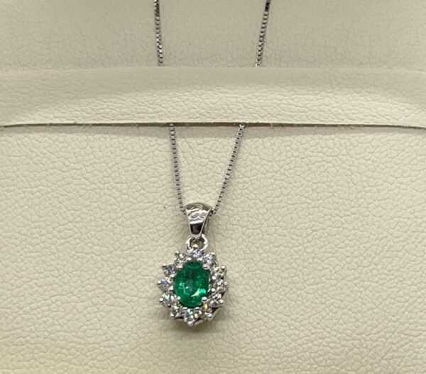 Collana con smeraldo